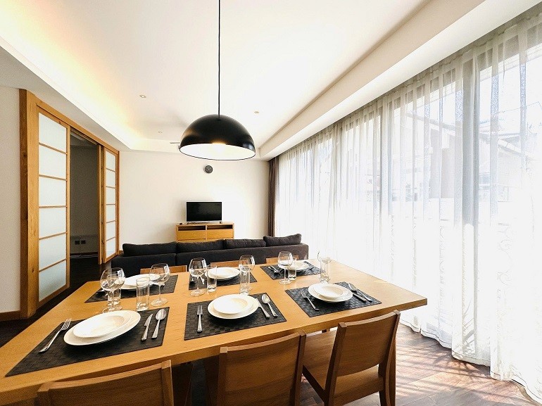Cho thuê căn hộ 3PN rộng 160m2 tại Tô Ngọc Vân, Tây Hồ, đầy đủ nội thất hiện đại, cao cấp 2