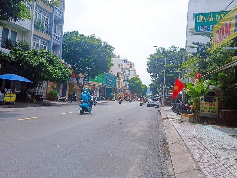 Bán nhà mặt tiền Vườn Lài-ngang 5.5m-sổ vuông vức-kinh doanh sầm uất