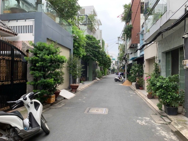 Bán nhà hẻm 8m Tân Sơn Nhì-ngang 5.2m-nhà mới+nội thất đẹp-khu dân trí