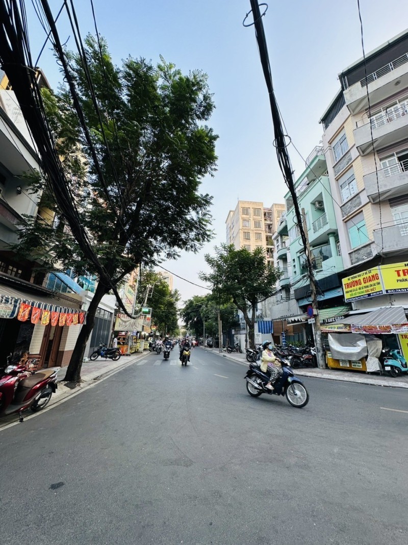 Bán nhà hẻm 8m Thành Thái-4PN-nhà mới-sổ vuông-gần Rivera Park-giá tốt