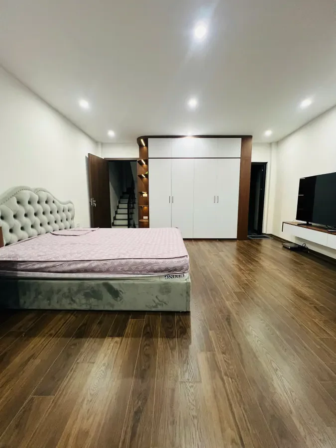 Bán Nhà Đội Cấn 39m2 7 tầng. mặt tiền 4.8m. giá 12 Tỷ Ba Đình Hà Nội . 2