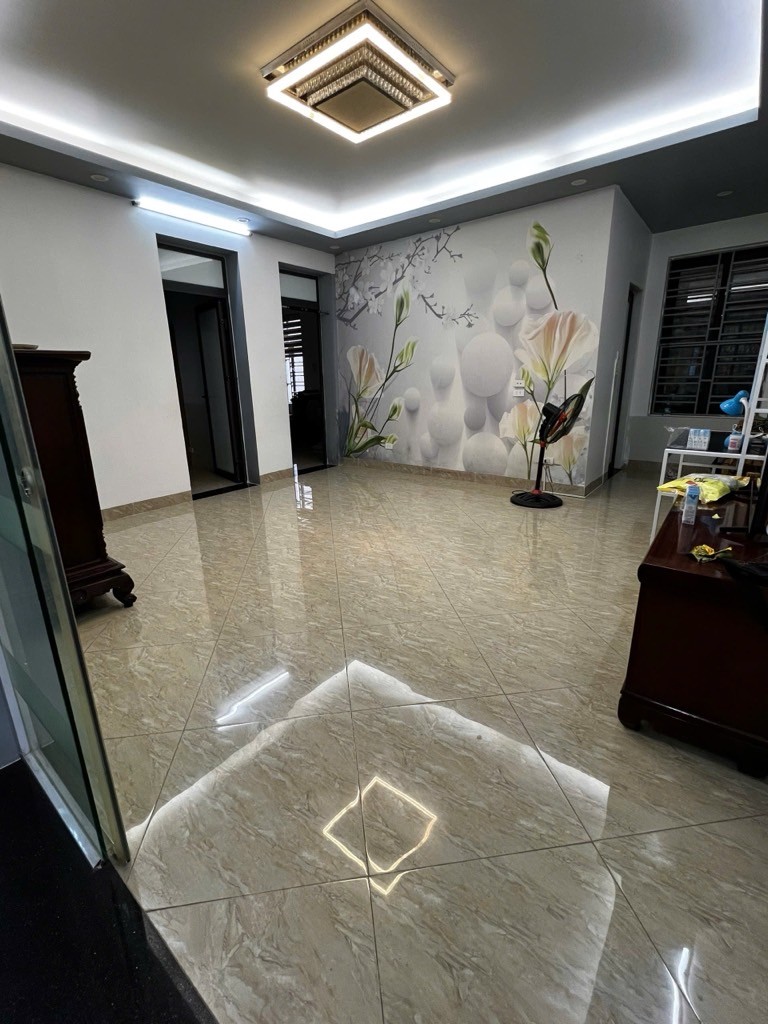 Cần bán Nhà mặt tiền đường Tam Trinh, Phường Mai Động, Diện tích 120m², Giá 5.6 Tỷ 3
