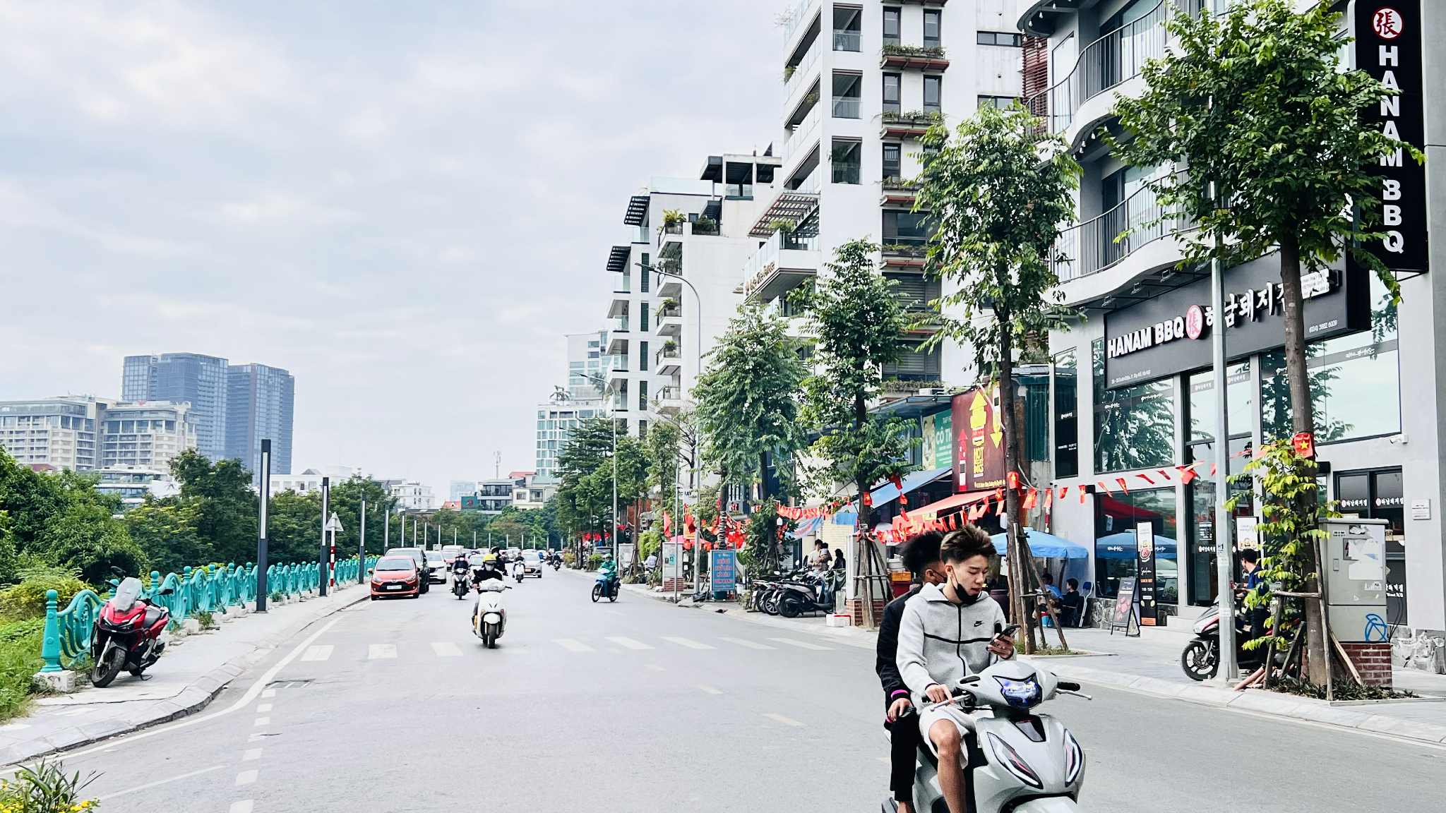 bán nhà mặt phố Xuân Diệu, 8 tầng, thông sàn kinh doanh