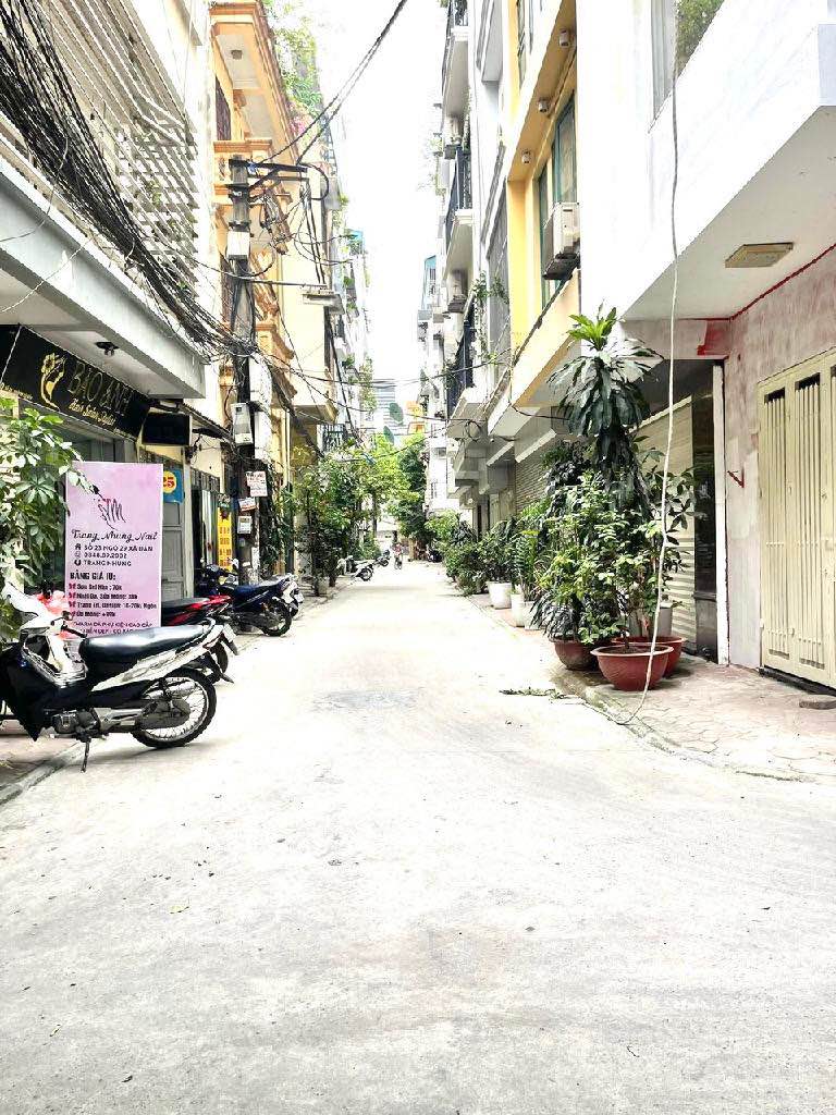 Bán nhà mặt ngõ Văn Cao, Ba Đình, đường trước nhà rộng 5m, 2 ô tô tránh nhau. Giá 18 tỷ
