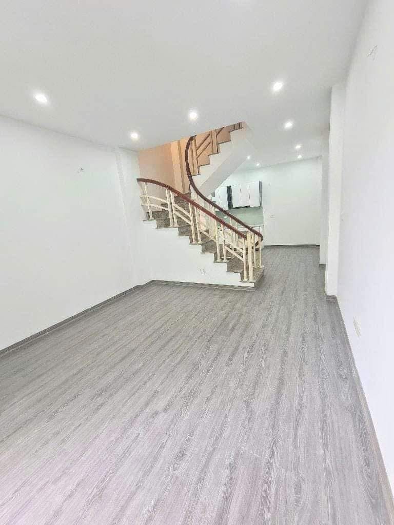 Bán nhà mặt ngõ Văn Cao, Ba Đình, đường trước nhà rộng 5m, 2 ô tô tránh nhau. Giá 18 tỷ 3