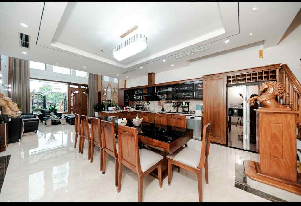 Siêu phẩm mặt hồ Bồ Đề, 100m x 7 tầng, mặt tiền 5.8m, thang máy, gara, kinh doanh, full nội thất 3