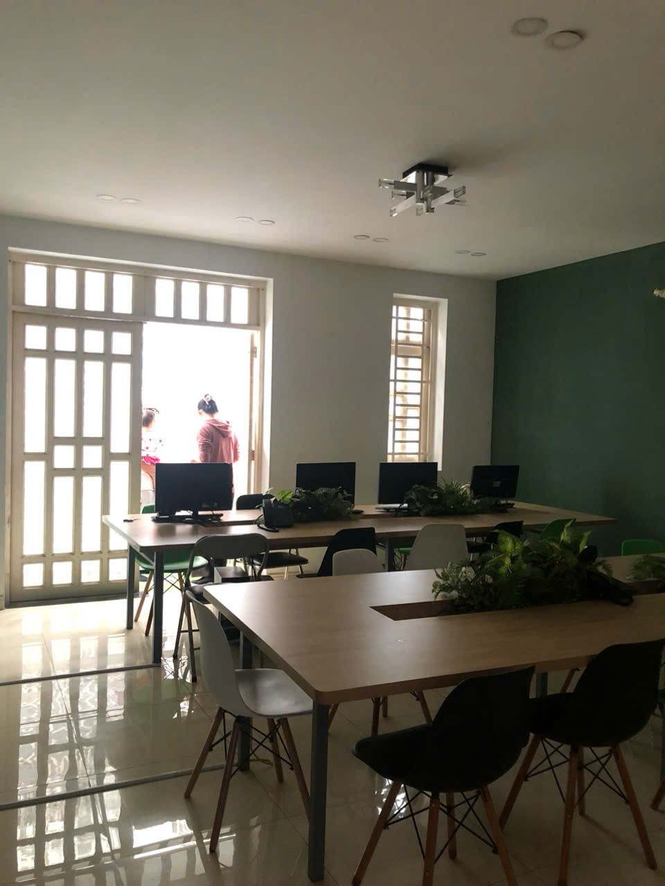 BÁN NHÀ ĐỐI DIỆN CHUNG CƯ ĐẠT GIA ,5M X 18M TRET 3 LAU GIÁ 10.5TY SHR.