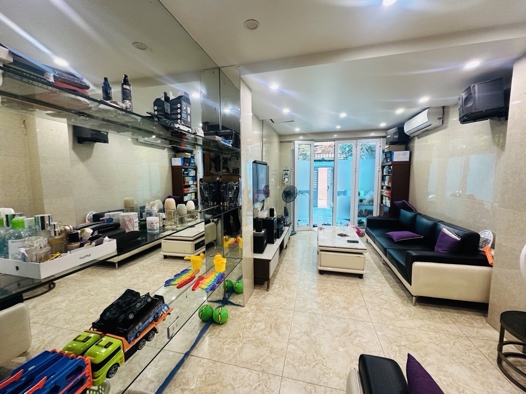 Cần bán Nhà mặt tiền đường Giải Phóng, Phường Phương Liệt, Diện tích 72m², Giá 19 Tỷ 3