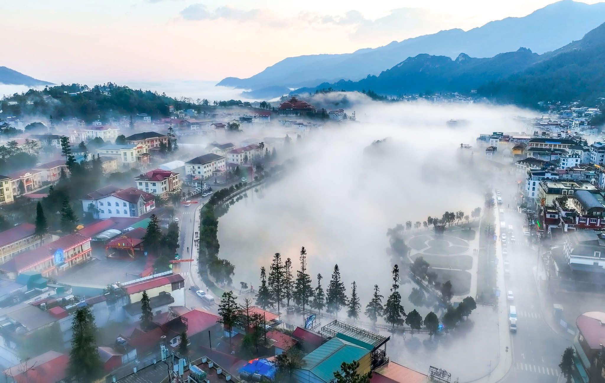 Bán liền kề tại trung tâm TX Sa Pa, cách Sun Palaza 900m sổ đỏ lâu dài giá 5,75 tỷ (cả đất + nhà) 5