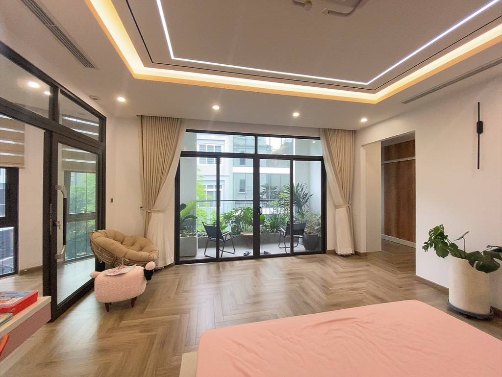 Bán nhà mặt ngõ Đội Cấn, Ba Đình, ngõ trước nhà 5m, 2 ô tô tránh, kinh doanh tốt. Giá 18 tỷ 3
