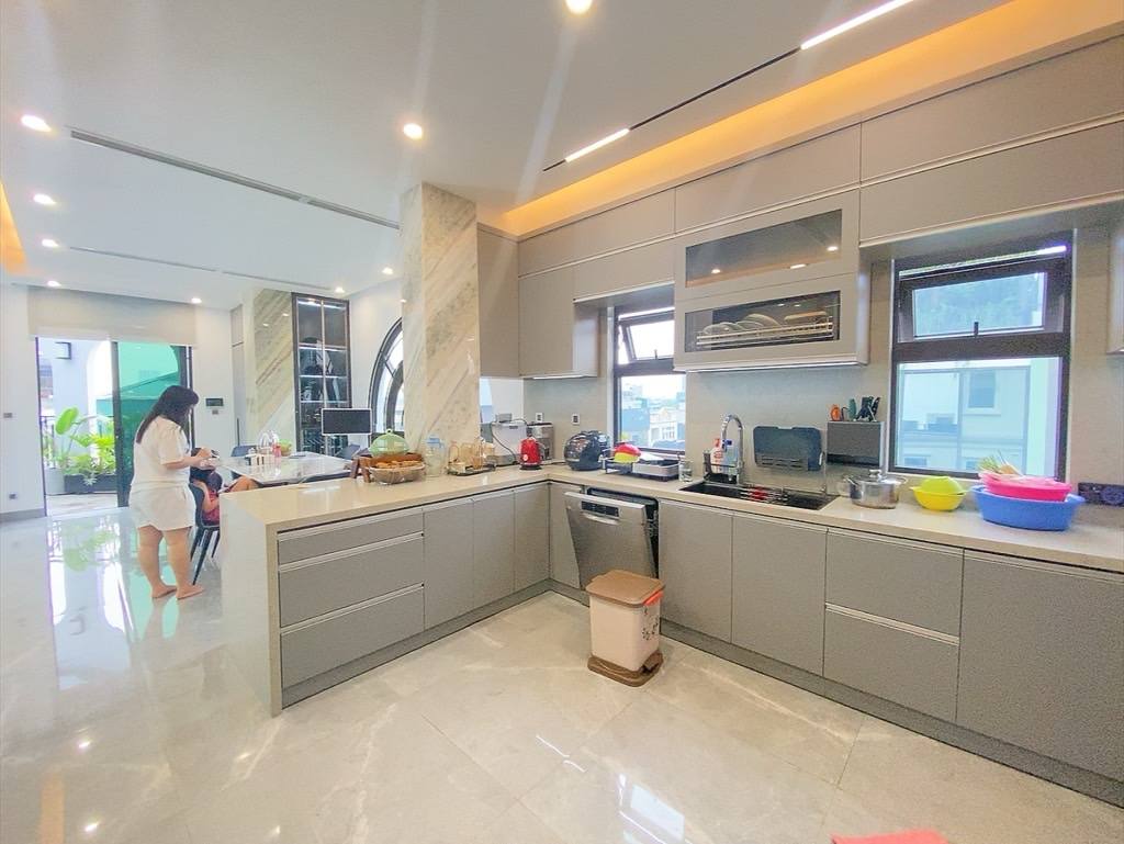 Bán nhà mặt ngõ Đội Cấn, Ba Đình, ngõ trước nhà 5m, 2 ô tô tránh, kinh doanh tốt. Giá 18 tỷ 4
