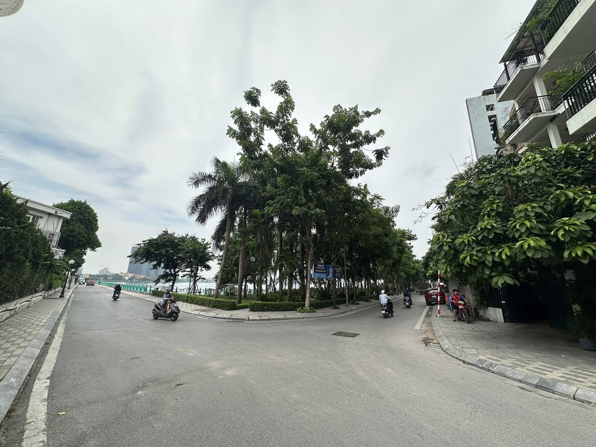 Siêu Phẩm !  Phố Nhật Chiêu Lô Góc Thang May View Hồ Tây Cách 1 Nhà Ra Phố 25 Tỷ