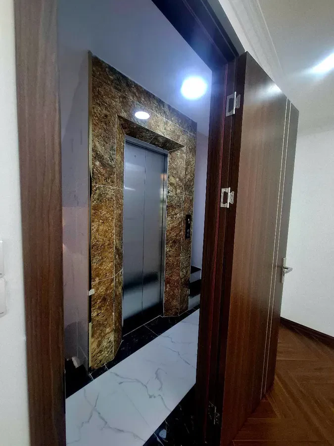 NHÀ MƯỚI 6 TẦNG THANG MÁY KINHH DOANH Ô TÔ ĐỖ CỬA- VÀO NHÀ  Nguyễn Văn Linh 35m2  X 9.8 tỷ Long 2