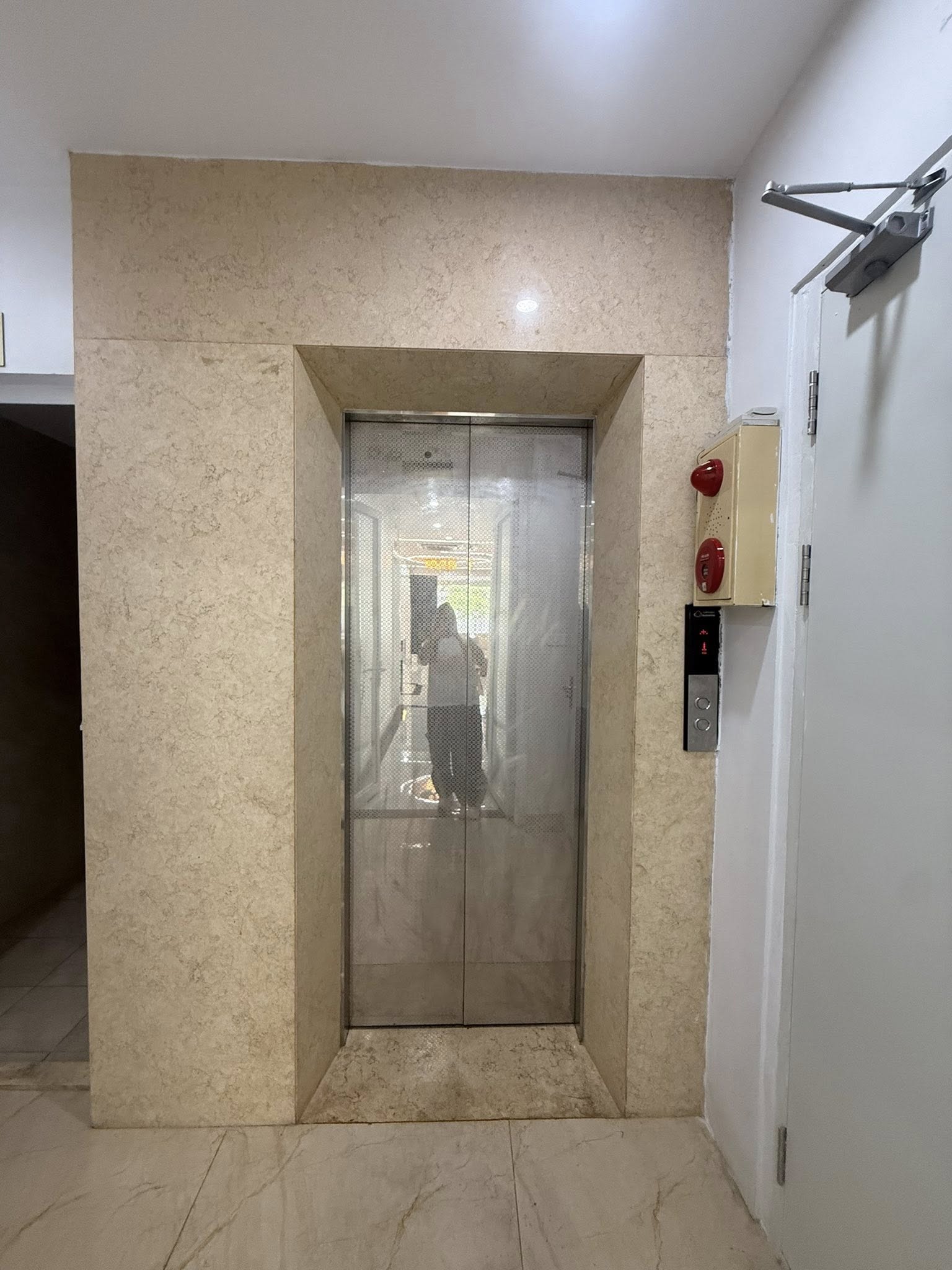 VIEW DÒNG SÔNG XANH - TRUNG TÂM CẦU GIẤY -TÒA VP 8 NỔI 1 HẦM - VỈA HÈ 7M. 5