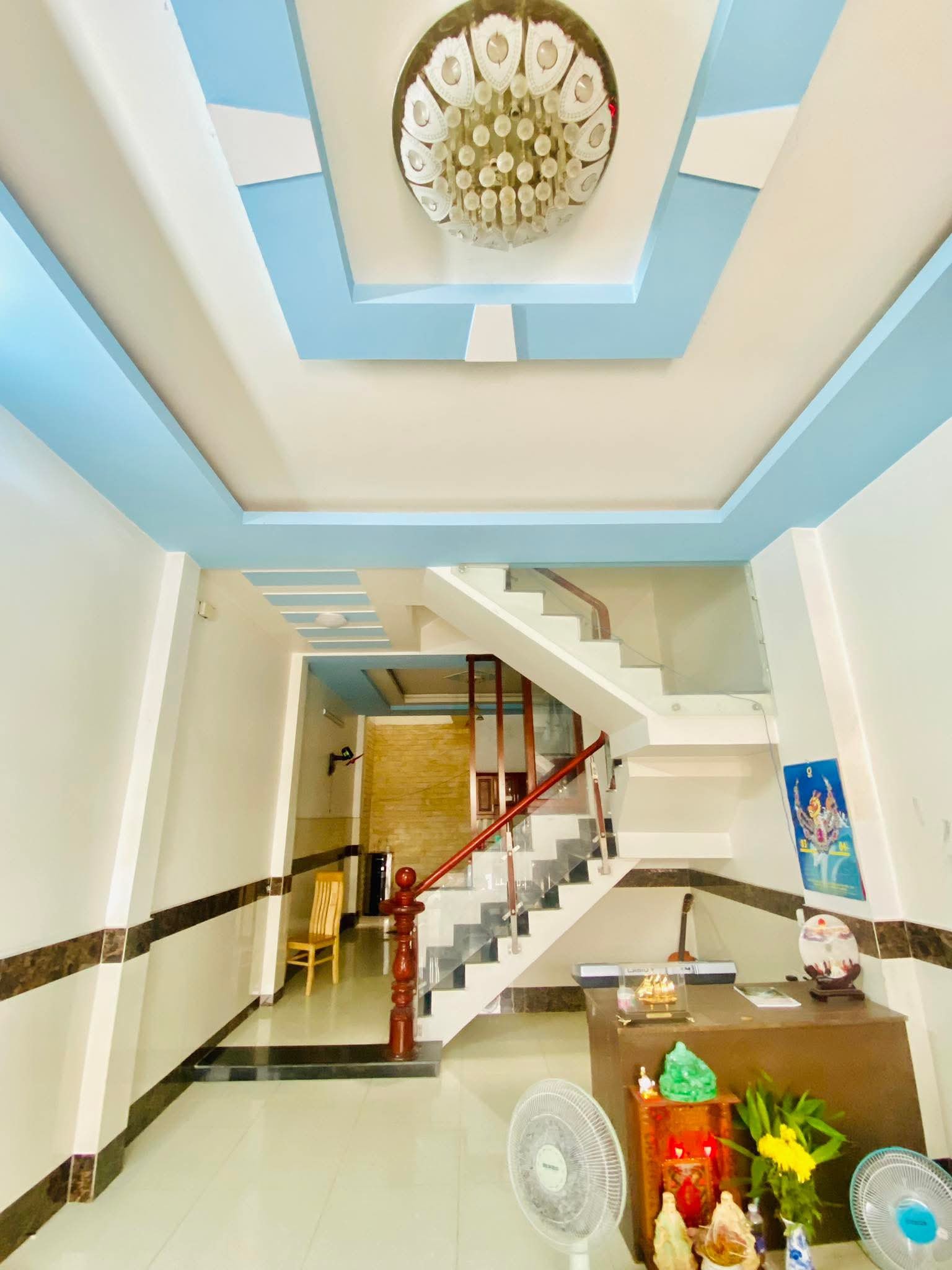NHÀ 3 TẦNG 64M2 KHU VIP, HẺM OTO TRÁNH THÔNG. ĐỦ TIỆN ÍCH, NHÀ ĐẸP Ở NGAY. LÂM THỊ HỐ, TÂN CHÁNH 2