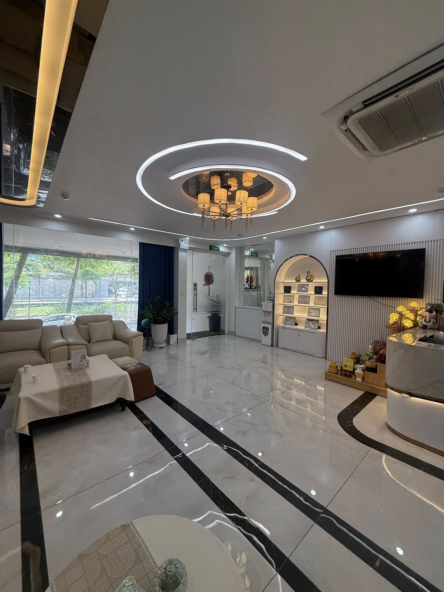 VIEW DÒNG SÔNG XANH - TRUNG TÂM CẦU GIẤY -TÒA VP 8 NỔI 1 HẦM - VỈA HÈ 7M. 2