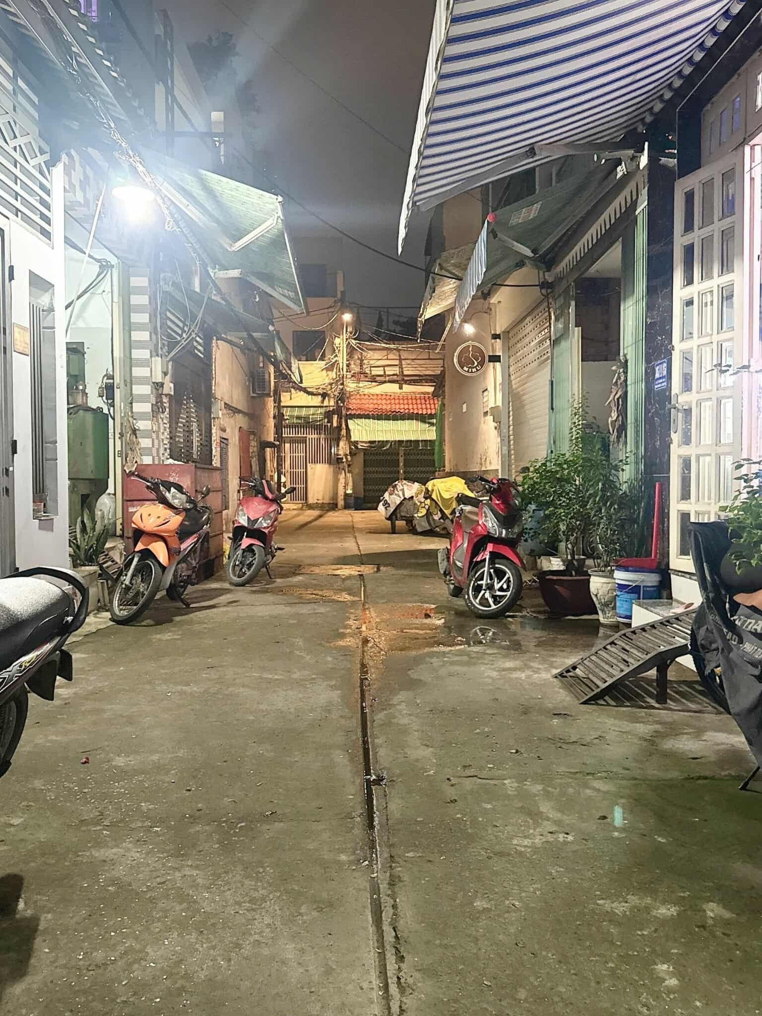 NHÀ 2 TẦNG 41M2(4X10M), GẦN CHỢ LÊ VĂN QUỚI HXH 5M ĐỖ CỬA. BTĐ, BÌNH TÂN. GIÁ RẺ CHỈ 4,35 Tỷ TL. 5
