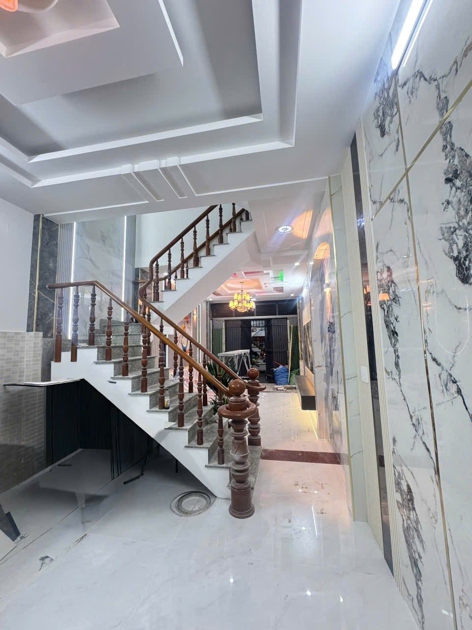 NHÀ 3 TẦNG TẶNG FULL NT, ĐƯỜNG LÂM THỊ HỐ SÁT BÊN SIÊU THỊ CHỢ HẠT ĐIỀU. SÁT VÁCH  HIỆP THÀNH CITY 2