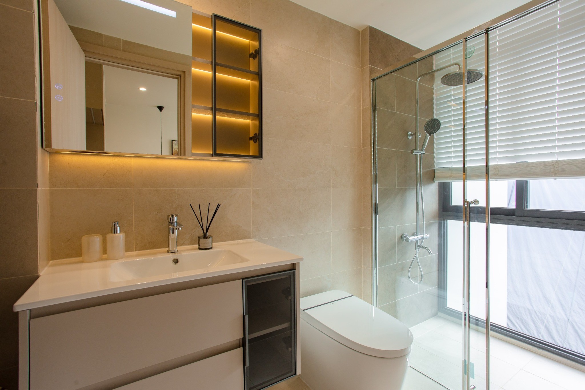 Cần bán Nhà mặt tiền đường 826C 1 trệt 2 lầu cách Phú Mỹ Hưng 18 phút chỉ 1 tỷ 3 nhận nhà giá rẻ 2