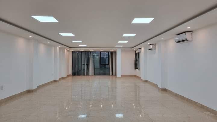 VIEW DÒNG SÔNG XANH - TRUNG TÂM CẦU GIẤY -TÒA VP 8 NỔI 1 HẦM - VỈA HÈ 7M. 3