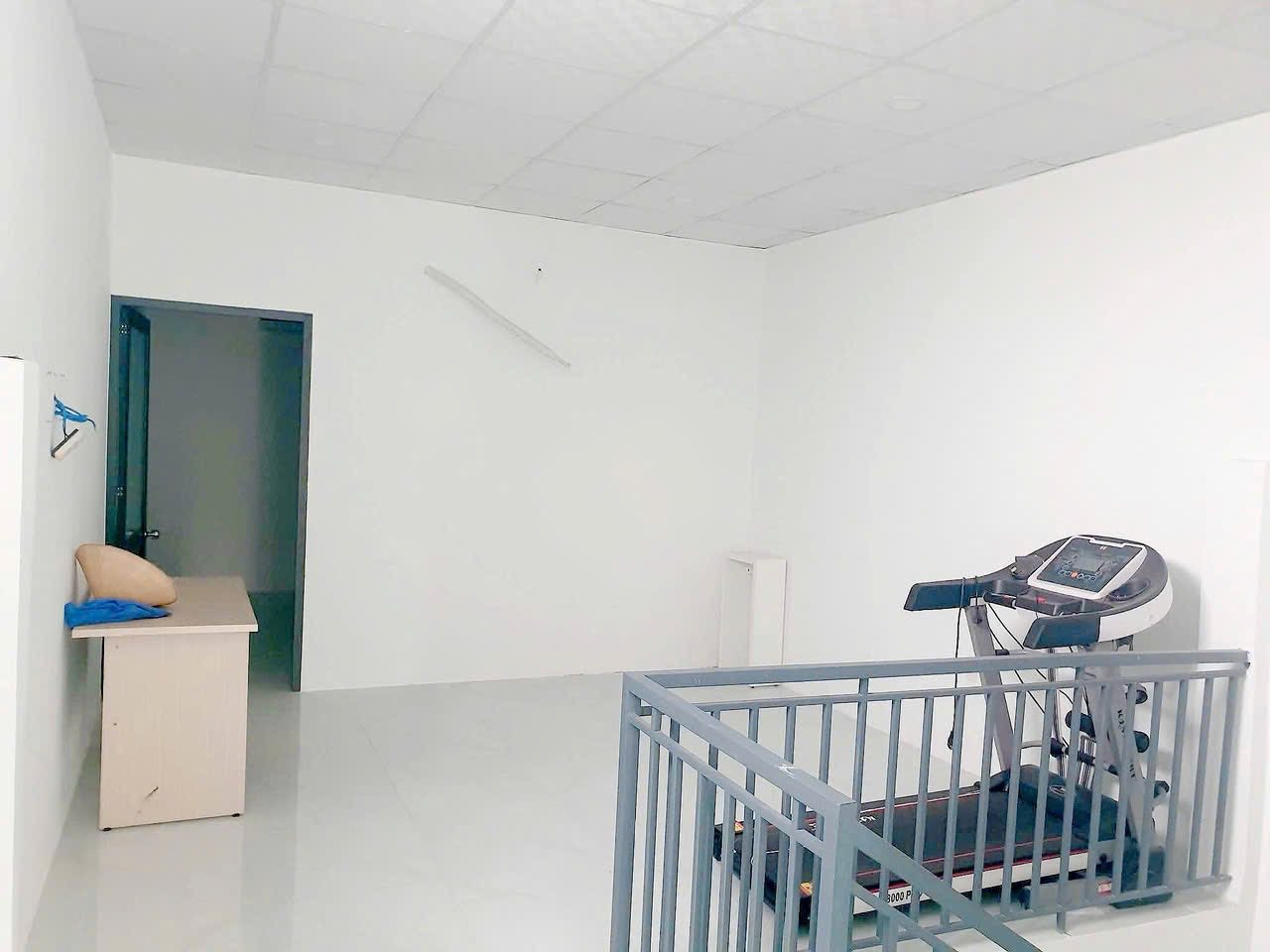 BÁN NHÀ 2 TẦNG KINH DOANH MẶT TIỀN ĐƯỜNG NGUYỄN TẤT THÀNH 3