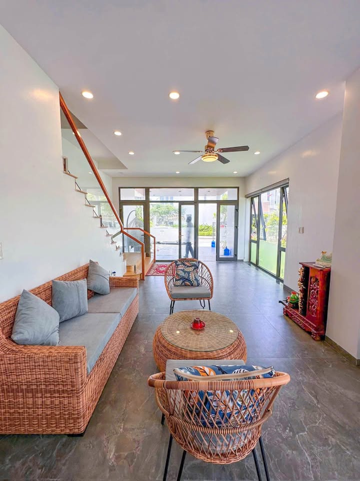 Cần bán Biệt thự Phường Bãi Cháy, Hạ Long, Diện tích 98m², Giá 13.2 Tỷ 7