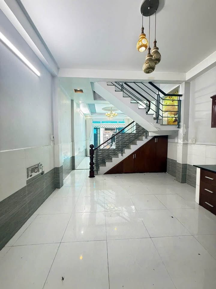 HÀNG HIẾM CHỈ 4.1 TỶ NHÀ 2 TẦNG BTCT (4x12) HẺM XE HƠI THÔNG. GẦN CHỢ HIỆP THÀNH HIỆP, Q12. 2