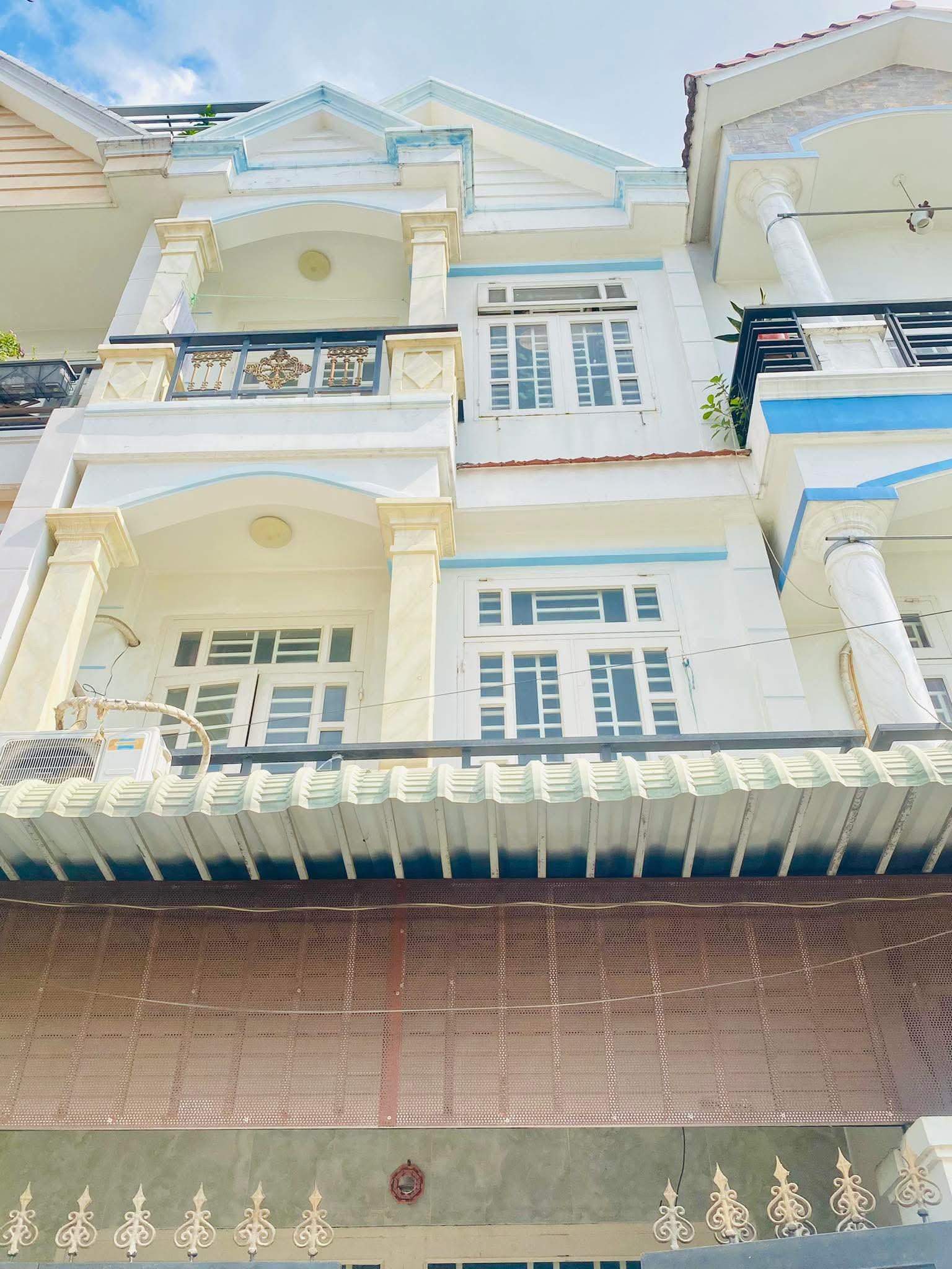 NHÀ 3 TẦNG 64M2 KHU VIP, HẺM OTO TRÁNH THÔNG. ĐỦ TIỆN ÍCH, NHÀ ĐẸP Ở NGAY. LÂM THỊ HỐ, TÂN CHÁNH