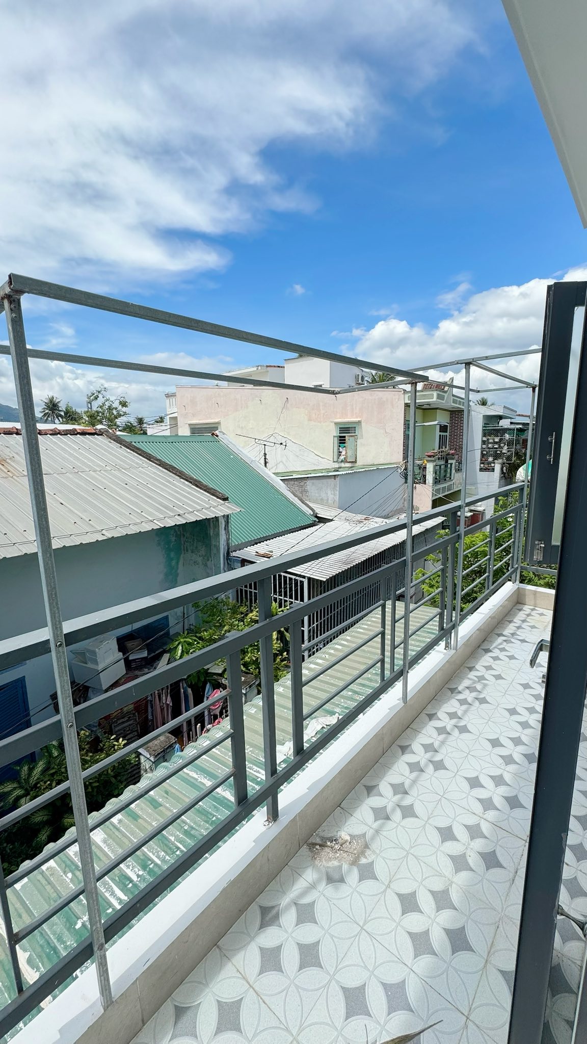 BÁN NHÀ ĐẸP TTTP 2 TẦNG MÊ ĐÚC KIÊN CỐ HẺM HƯƠNG LÔ NGỌC HIỆP P.TÂY NHA TRANG GIÁ 2ty590 5