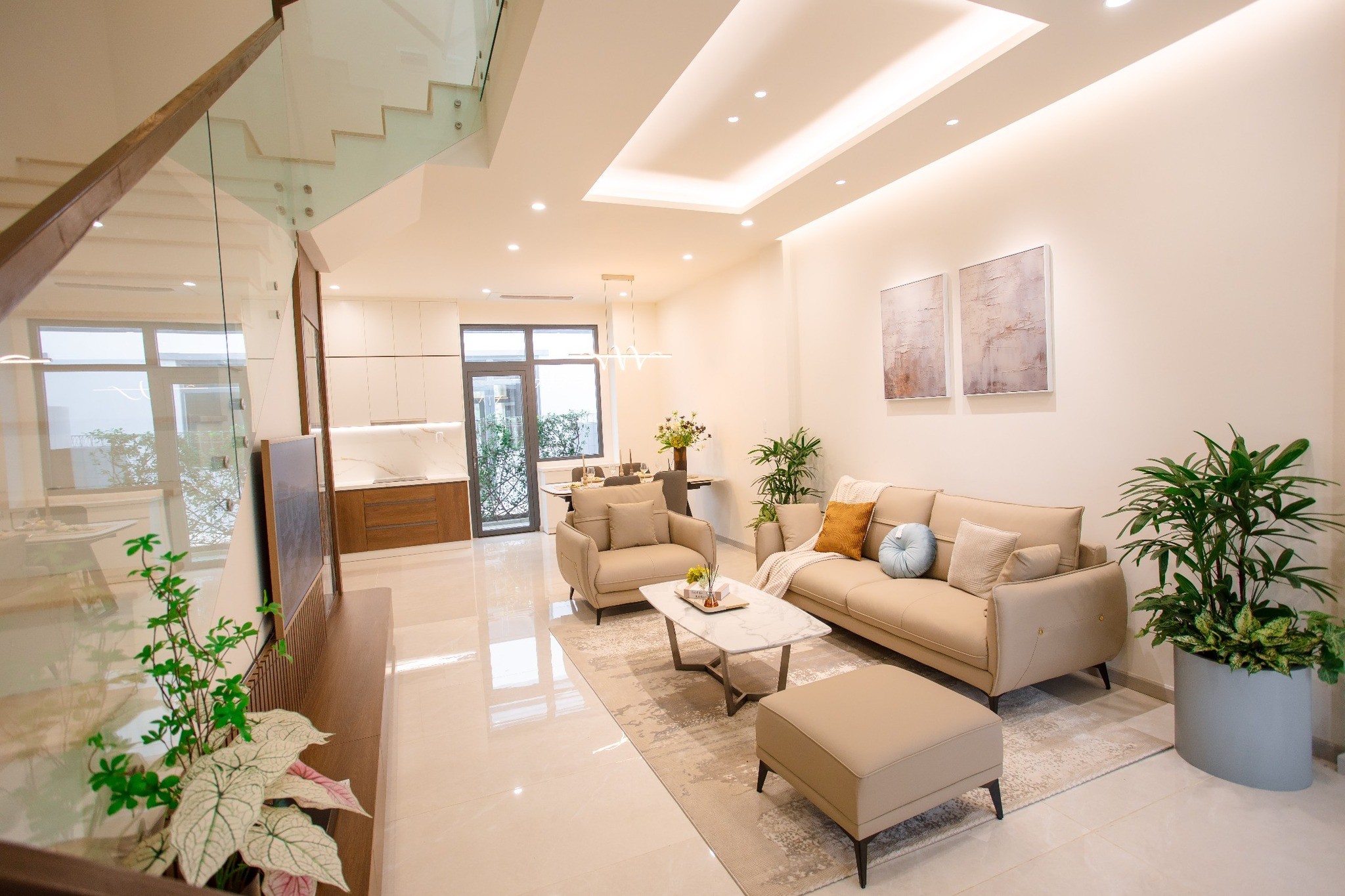 Chuyển nhượng căn nhà phố 1 trệt 2 lầu cách Phú Mỹ Hưng 18 phút giá rẻ bằng căn chung cư bình dân 6