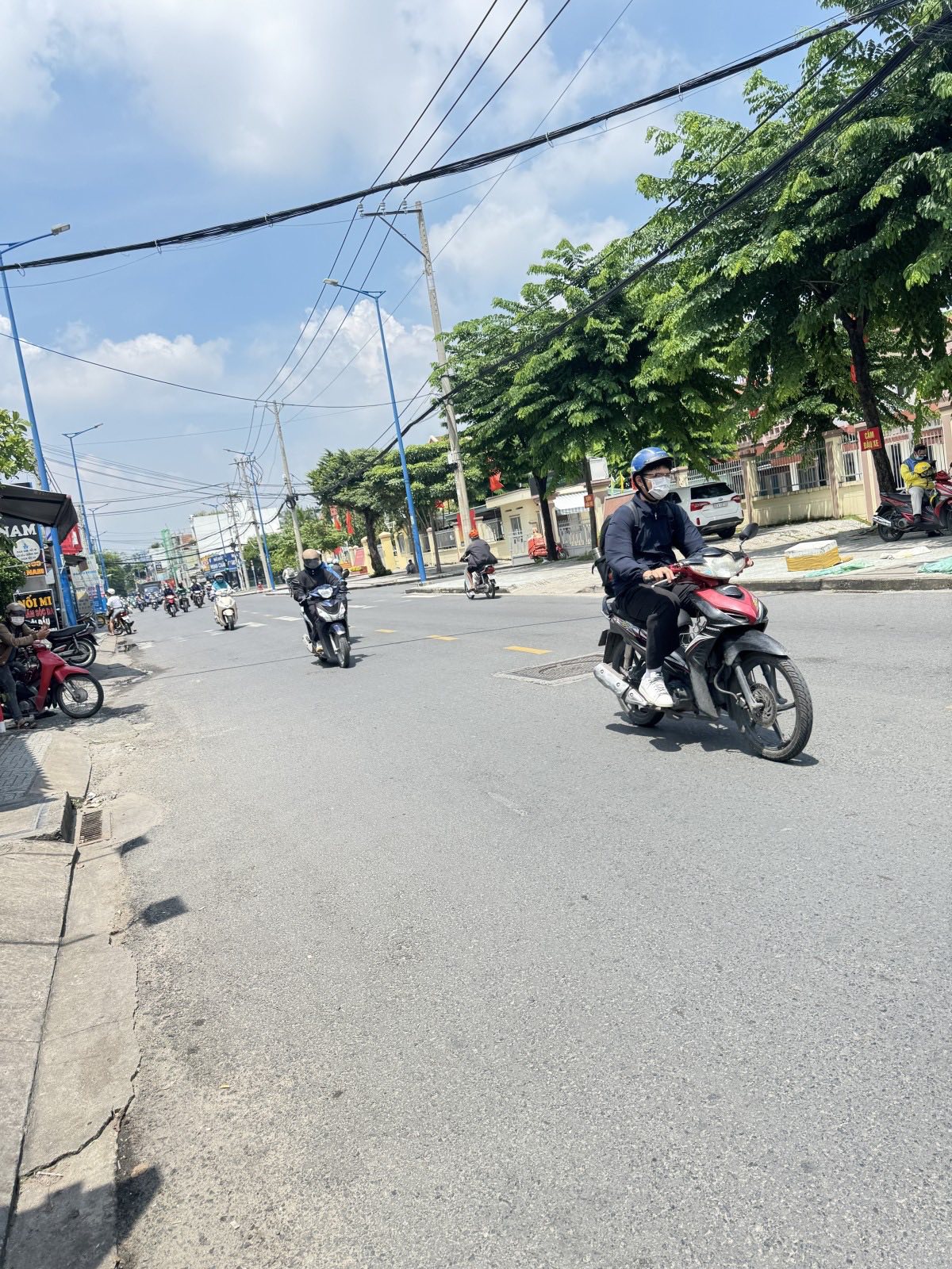 NHÀ HAI TẦNG MỚI ĐẸP SÁT MẶT TIỀN TRƯƠNG THỊ HOA. VỊ TRÍ VIP GẦN SIÊU THỊ MEGA MARKET QUẬN 12. 5