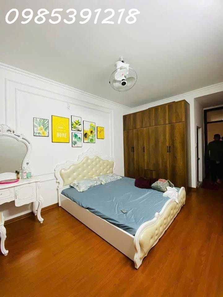 Cô Hoà sống một mình trong căn nhà Tân Mai rộng quá, giờ muốn bán để chuyển về ở cùng con gái. 3