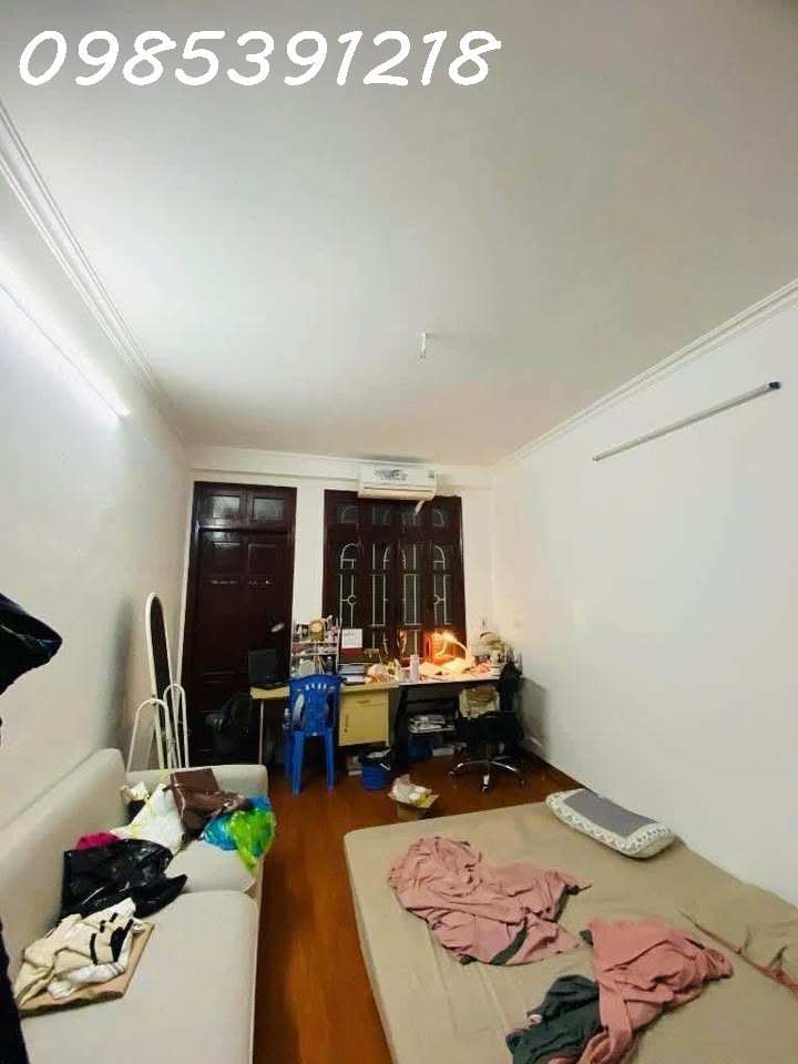 Cô Hoà sống một mình trong căn nhà Tân Mai rộng quá, giờ muốn bán để chuyển về ở cùng con gái. 4