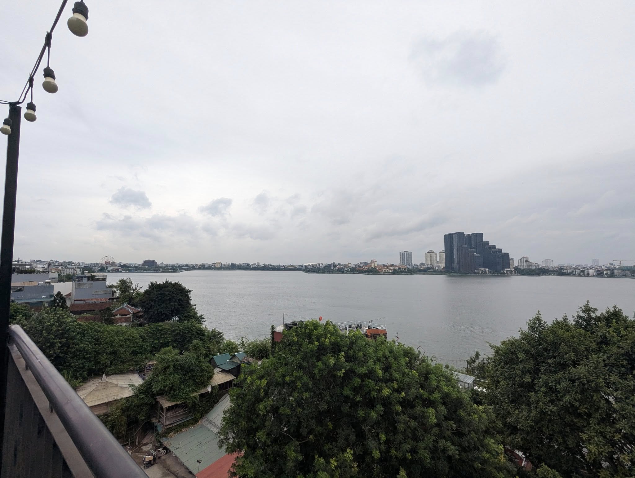 Nhà Đẹp Mặt Phố LLQ 7 Tầng Thang Máy Lô Góc 2 Mặt Tiền -View Hồ Tây 52.8 Tỷ