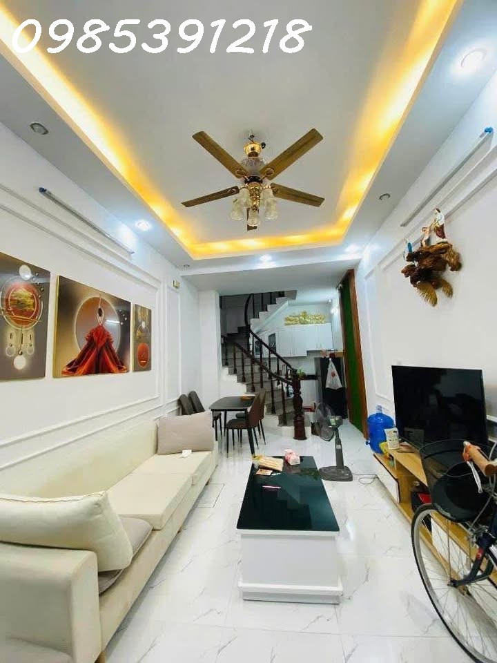 Cô Hoà sống một mình trong căn nhà Tân Mai rộng quá, giờ muốn bán để chuyển về ở cùng con gái.