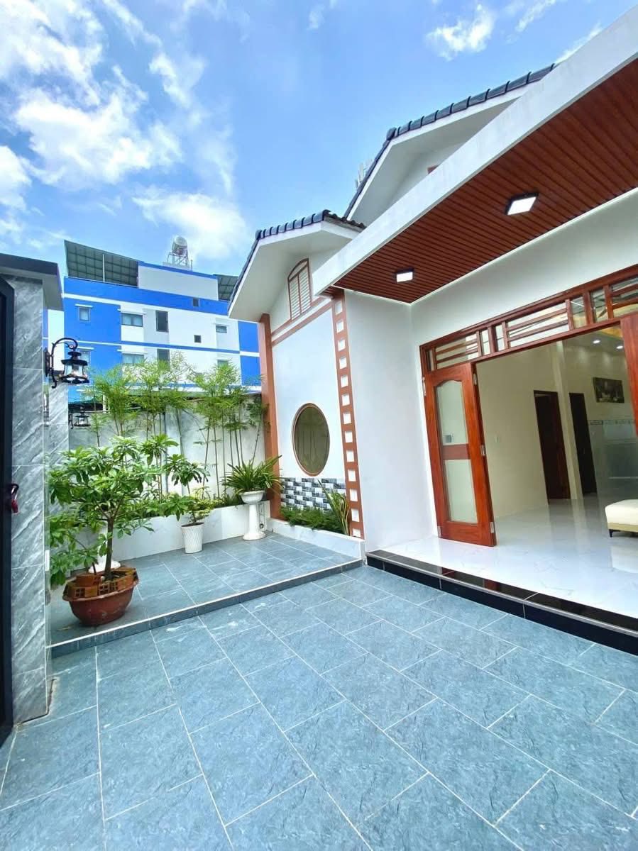 BIỆT THỰ MINI MỚI HOÀN THIỆN 105M2 HẺM Ô TÔ ĐẬU CỬA GẦN CHỢ HÓC MÔN. 3