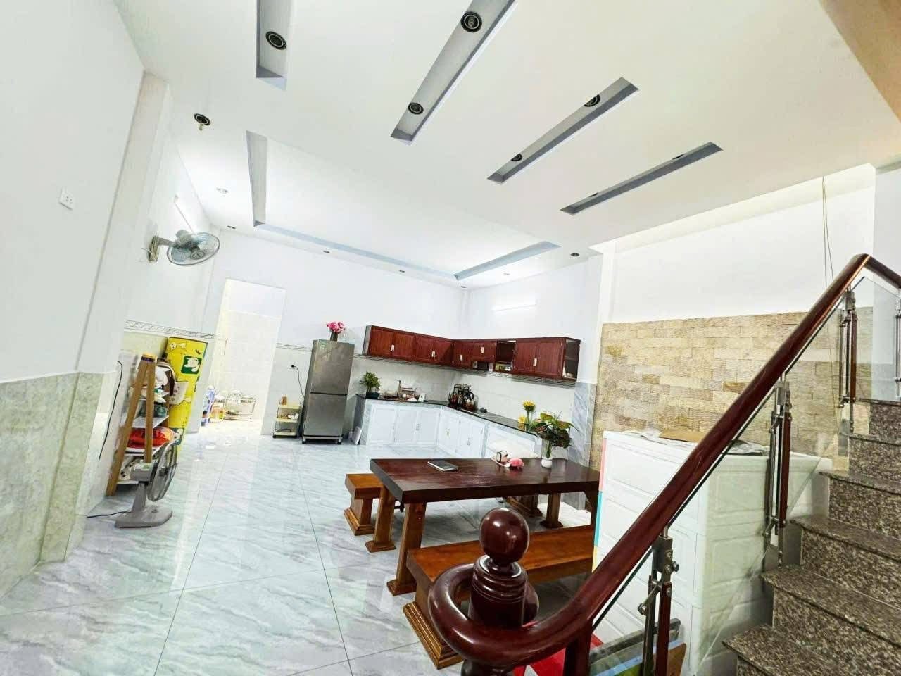 KHU VIP TÔ KÝ NHÀ 2 TẦNG BTCT VÀO Ở NGAY. 83M²  HẺM XE TẢI, SÁT TRƯỜNG CHÍNH TRỊ & GẦN CHỢ HÓC MÔN. 3