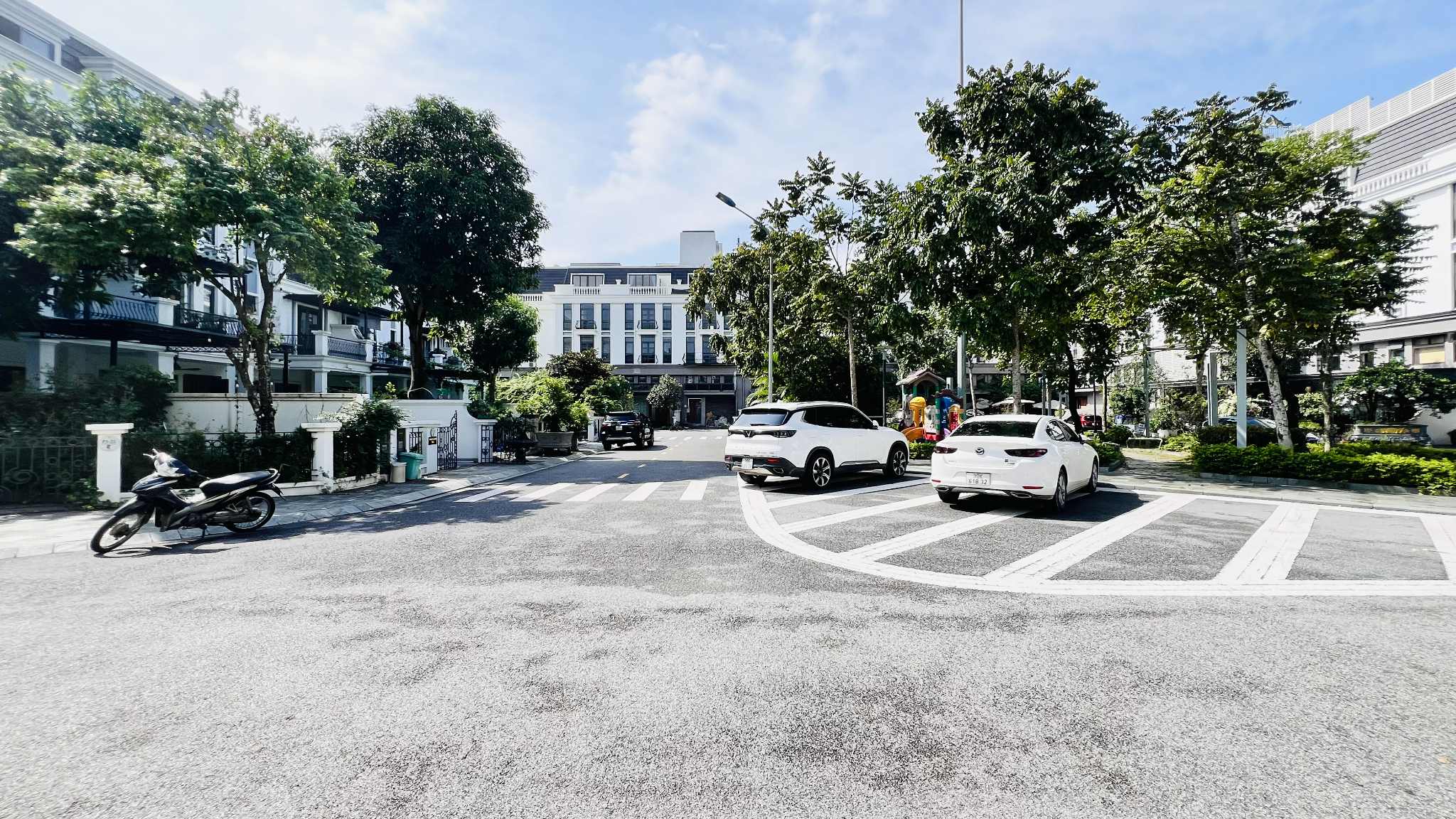 Liền kề Thạch Bàn, 128m x 4 tầng, mặt tiền 5.2m, an ninh tuyệt đối, công viên cây xanh, giao thông 2