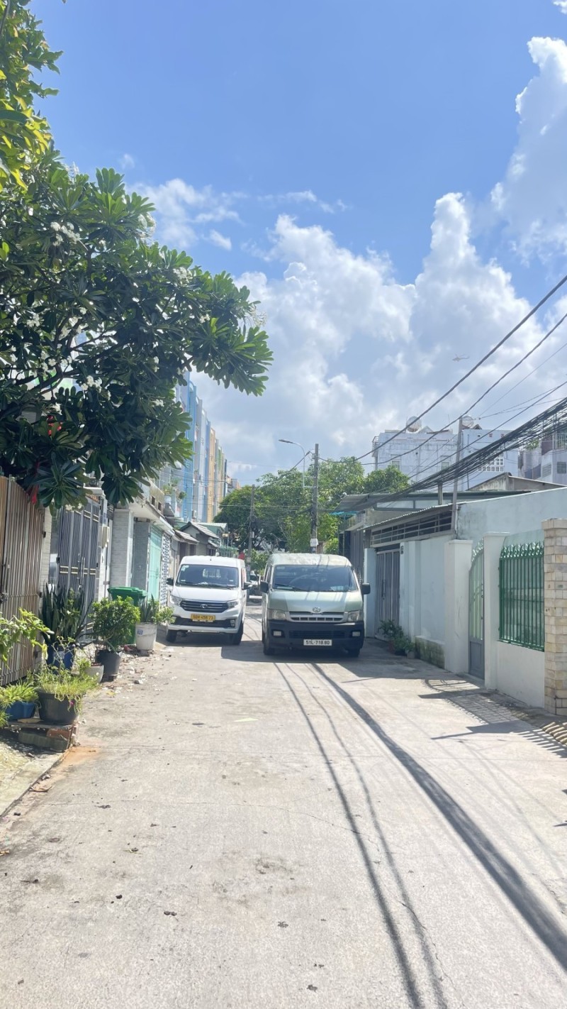 Bán nhà đường 112, Phước Long A, Q.9, HCM. DT 104m2, 2 tầng, 2PN, SH, giá 7.2 tỷ. 5