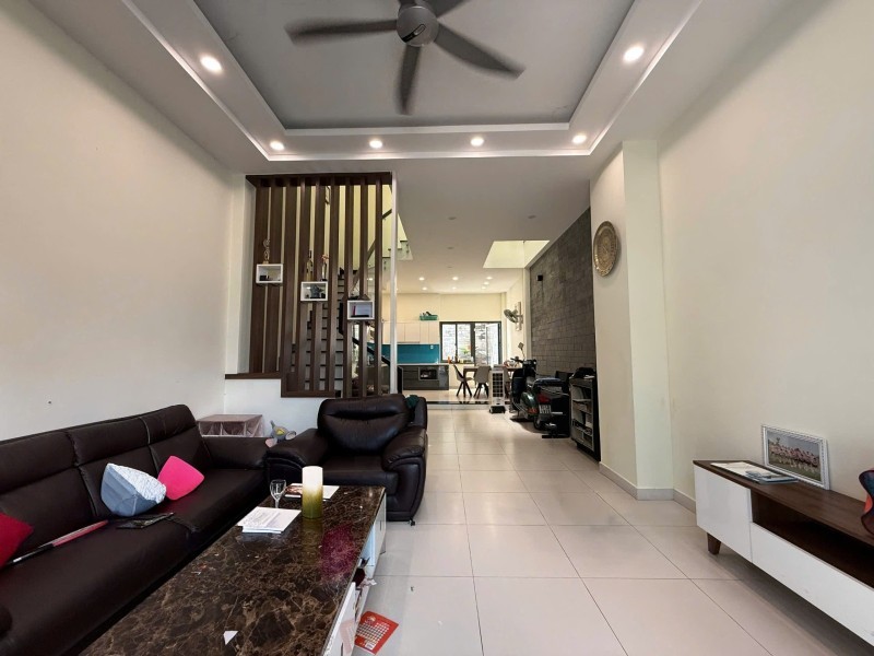 Bán nhà đuóng số 27 Hiệp Bình Chánh, Thủ Đức, 85m2, 3 tầng, 3PN, SH, Giá 12.3 tỷ. 3