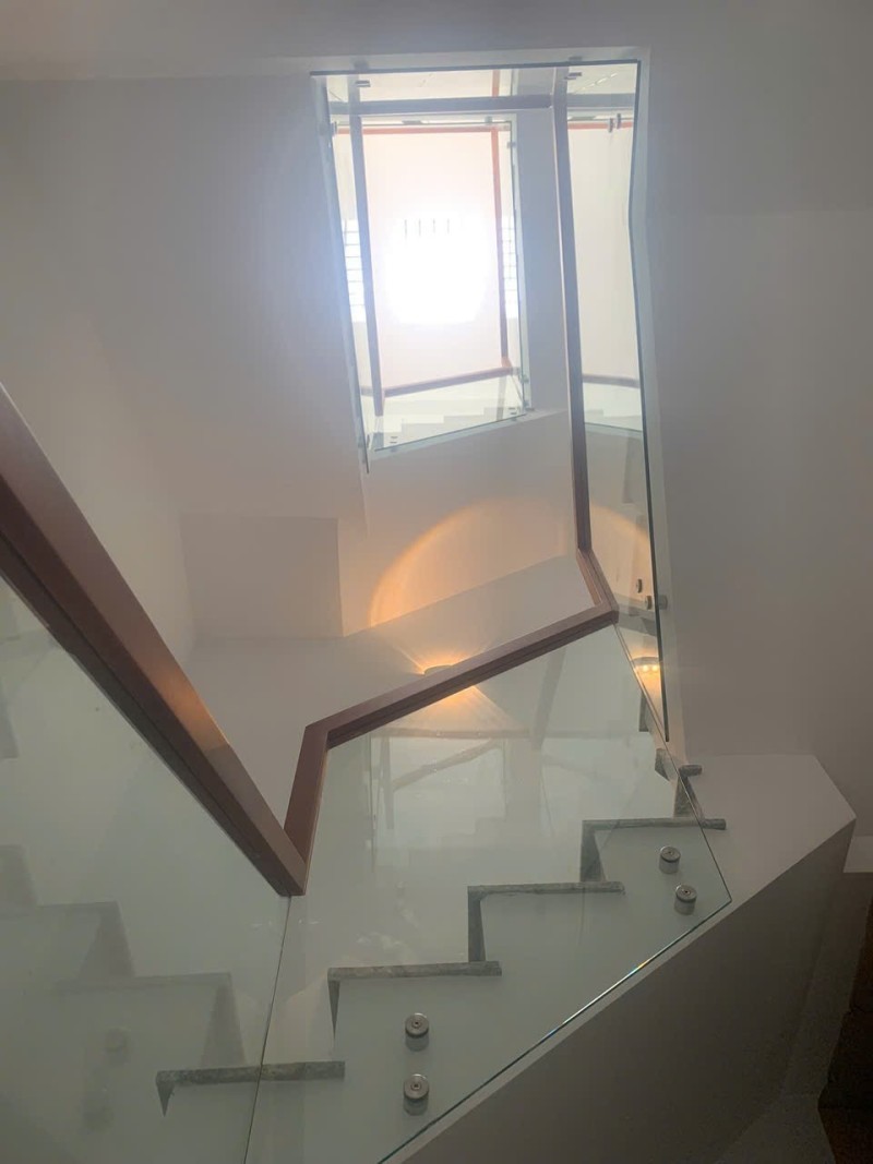 Bán nhà đường Lê Văn Thịnh, P . Cát Lái, TP HCM. 3 tầng. DT 124m2, sổ hồng. Giá 9.5 tỷ. 3