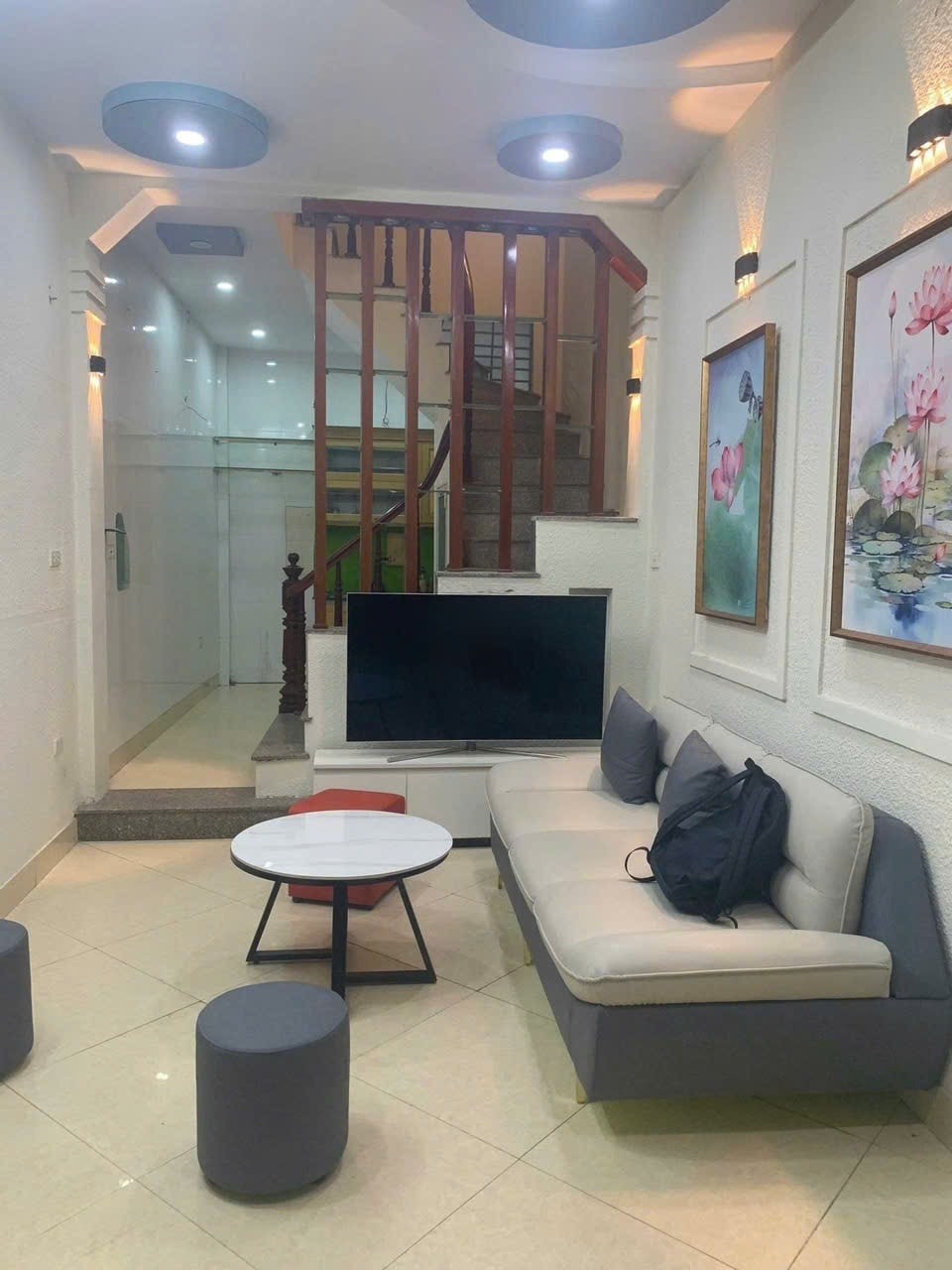 Cho thuê nhà Ở - CHDV ngõ 79 đường Cầu Giấy 35m x 5T giá 15 triệu, 30m ra ô tô