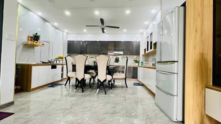 Bán nhà  đường Số 33 P Bìng Trưng Tây, Q2, TP HCM.  DT 67m2, 5 tầng, 6PN, Sổ Hồng. Giá 9.39  tỷ. 3