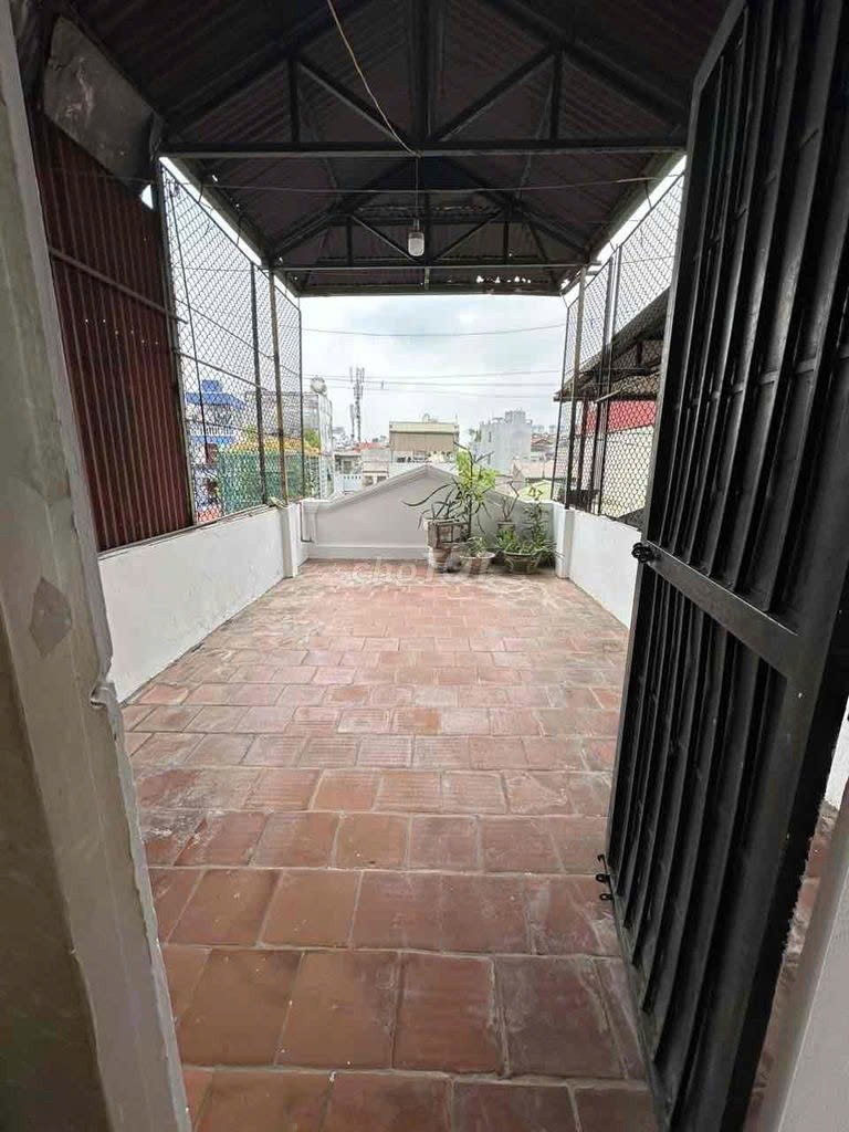 Cho thuê nhà riêng Ngõ Quỳnh, Bạch Mai, Hai Bà Trưng 30m x 5T giá 14TR, 20m ra ô tô 5