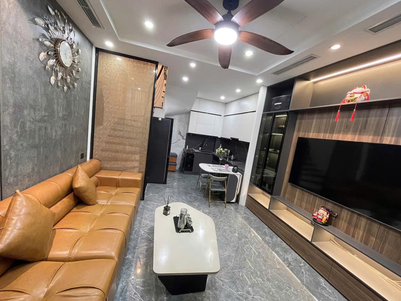 NHÀ RIÊNG TIÊU CHUẨN 5 SAO ngõ 295 Bạch Mai, Hai Bà Trưng  35m x 6T giá 18 triệu
