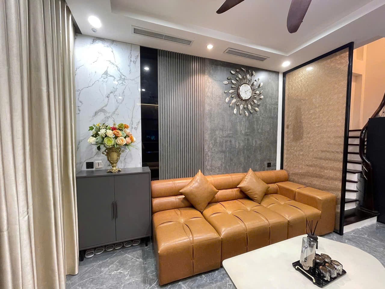 NHÀ RIÊNG TIÊU CHUẨN 5 SAO ngõ 295 Bạch Mai, Hai Bà Trưng  35m x 6T giá 18 triệu 2