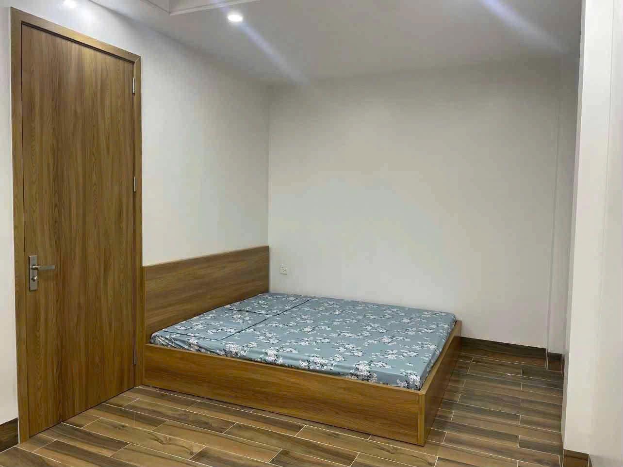 Cho thuê nhà riêng ngõ 150 Hoa Bằng - Cầu Giấy 35m x 6T giá 25tr NHÀ ĐẸP - THANG MÁY 4