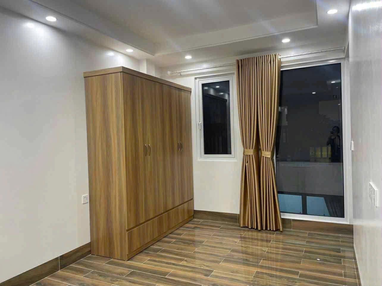 Cho thuê nhà riêng ngõ 150 Hoa Bằng - Cầu Giấy 35m x 6T giá 25tr NHÀ ĐẸP - THANG MÁY 5