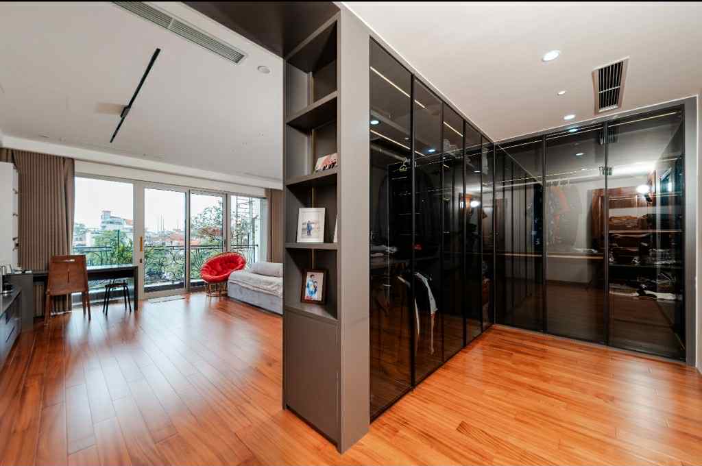 Siêu phẩm mặt hồ Bồ Đề, 100m x 7 tầng, mặt tiền 5.8m, thang máy, gara, kinh doanh, full nội thất 5