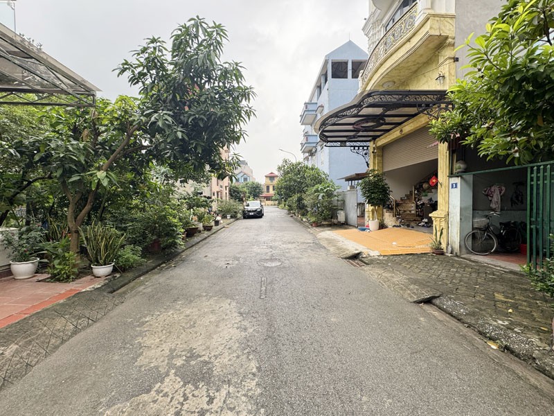 Cần bán 80m2 đất TĐC Kiêu Kỵ, cách 20m ra vườn hoa to, cách 500m ra chợ Cầu Chùa